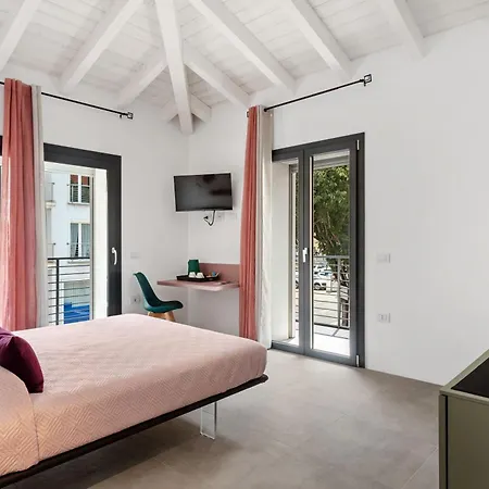 Double D House Bed & Breakfast *